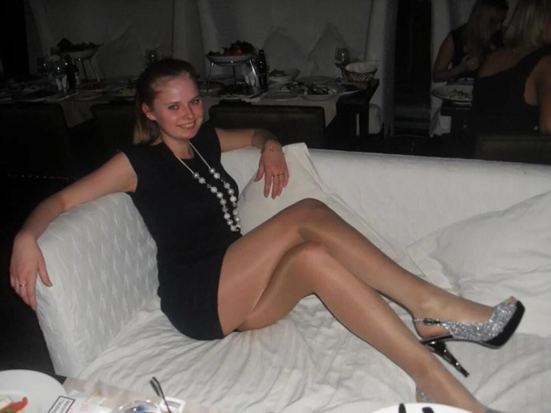 	Every girl should wear pantyhose  