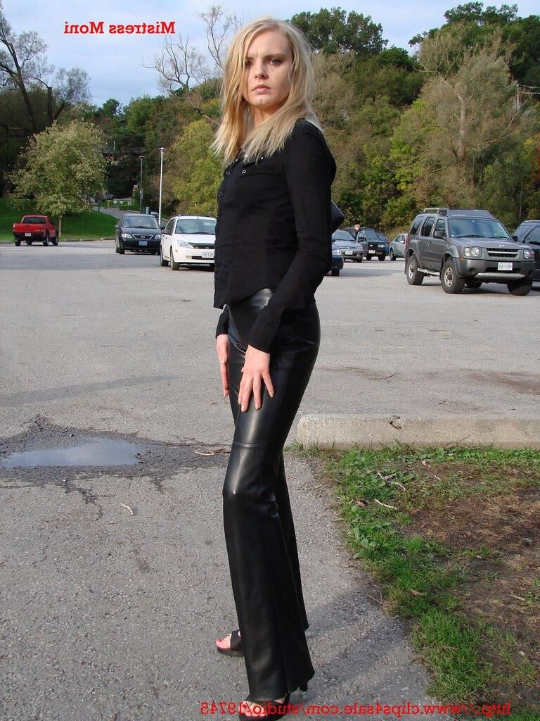 Moni The Sexy Leather Girl