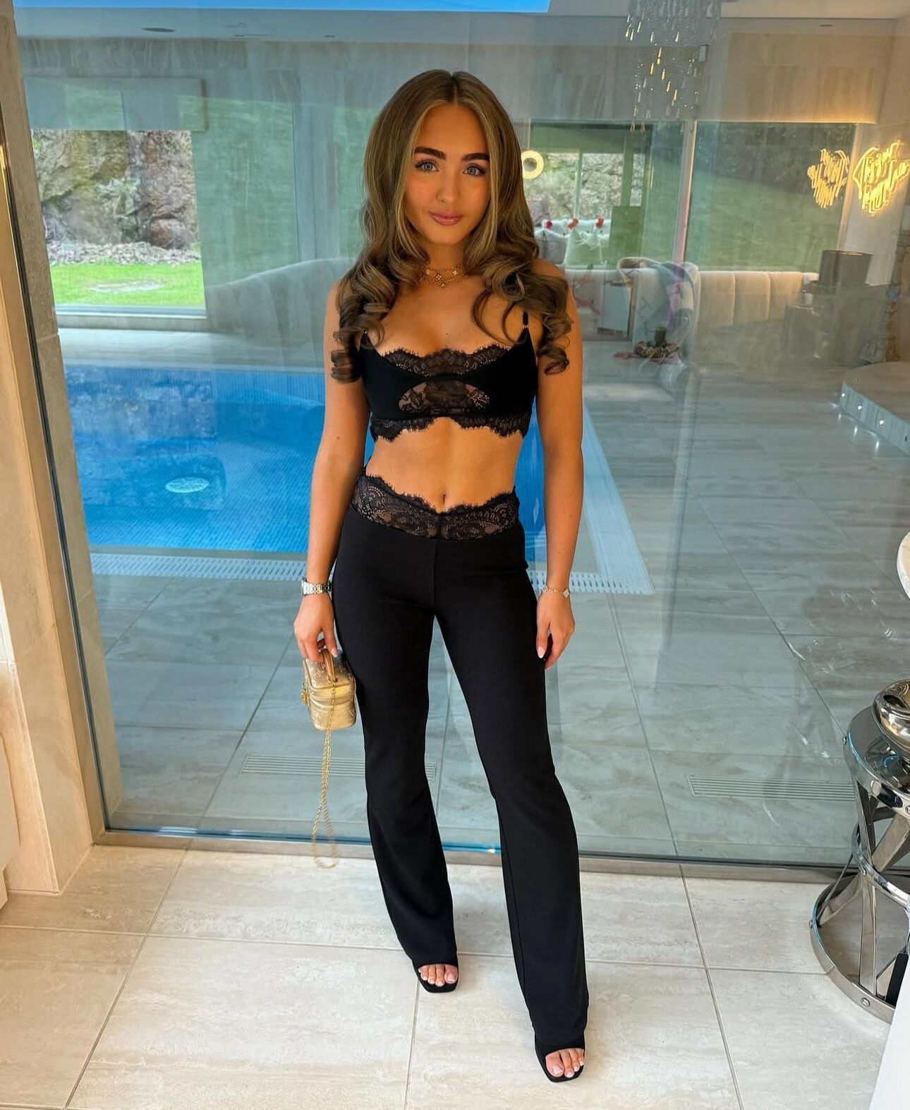 Lace Outfits 