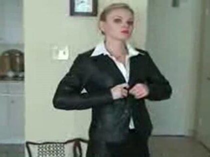 Moni The Sexy Leather Girl