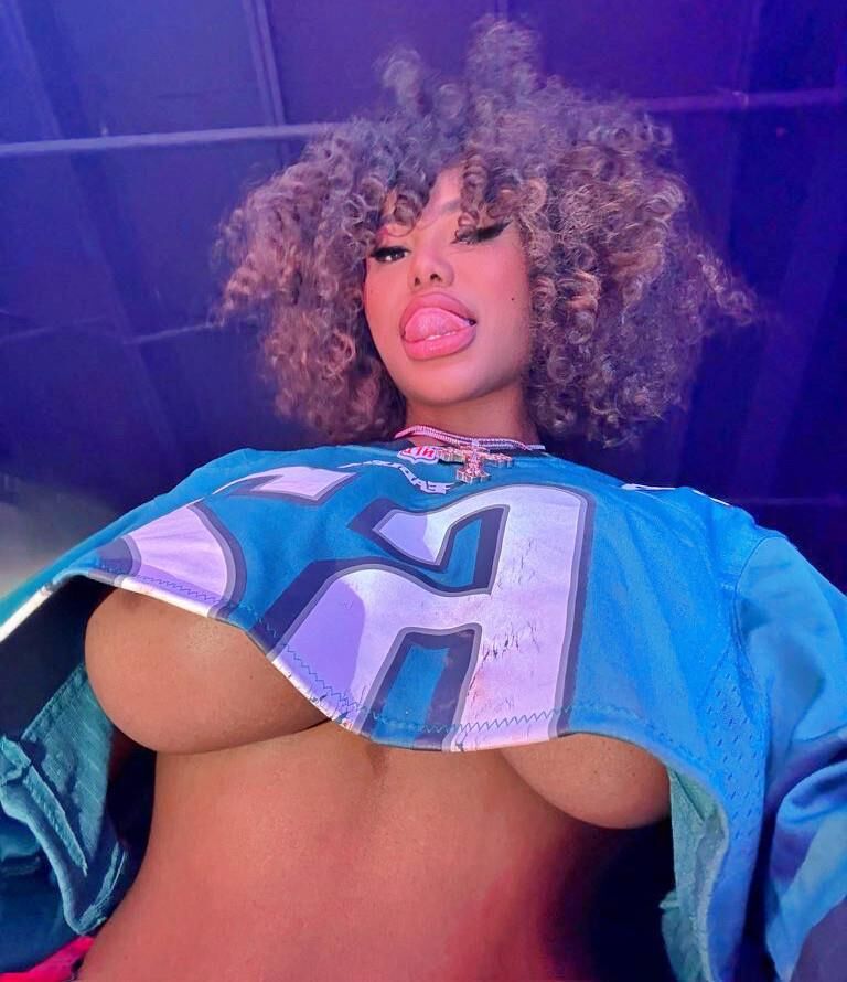 Underboobs 